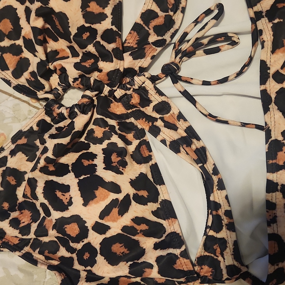 NWOT Lepoard Print Monokini With Keyhole And Strappy Midsection - Picture 2 of 5